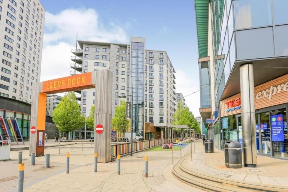 King Deluxe City Apt Large Space& Free Parking! No Balcony Leeds  Exterior foto