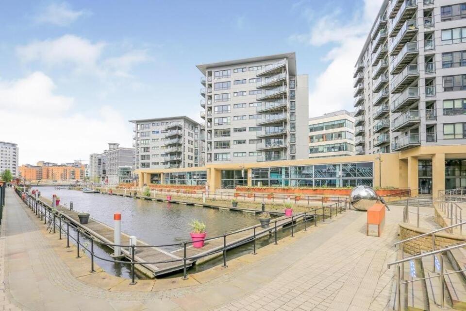 King Deluxe City Apt Large Space& Free Parking! No Balcony Leeds  Exterior foto
